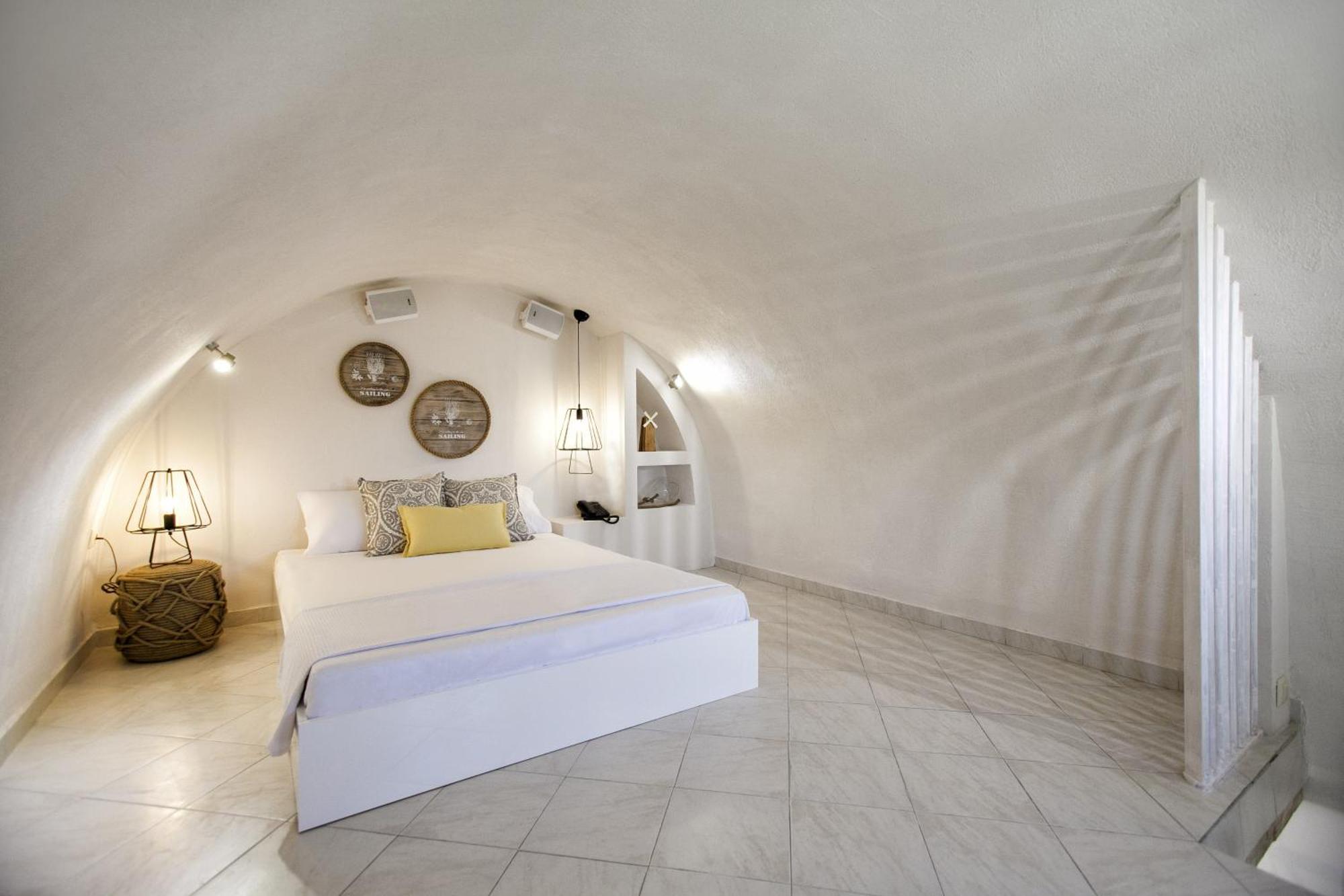 Privee Santorini Hotel Perissa  Room photo
